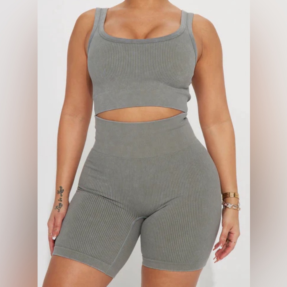 Olive Lounge Set with Bra and Biker Shorts - Size: L